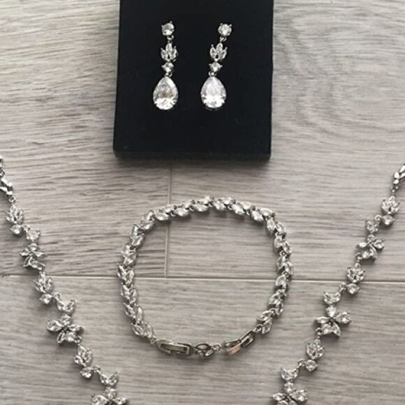Bridal Set Stunning CZ Necklace, Bracelet,Earrings - Picture 9 of 13
